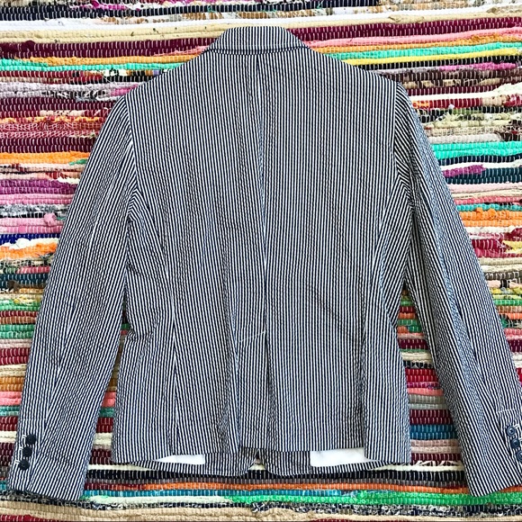 L.L. Bean Signature ~ Black white striped seersucker blazer - Picture 2 of 6